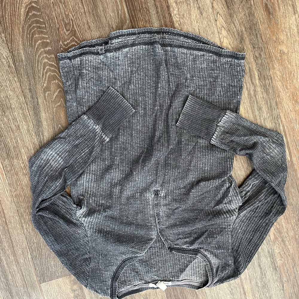 Seven7 Gray Long Sleeve Top